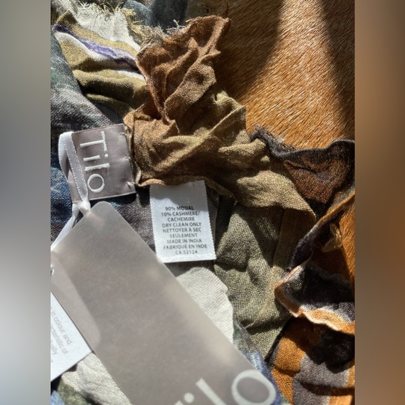 TILO Scarves Cashmere Modal Gentle Crinkle Cutie 😍 Perfect gift too! 🎁 - Picture 4 of 10